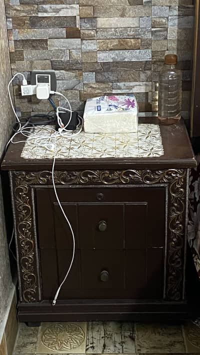 Bed and side tables plus dressing table