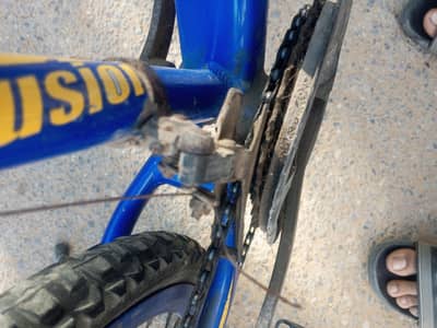 full size aluminum gear bicycle , smooth ride excellent condition