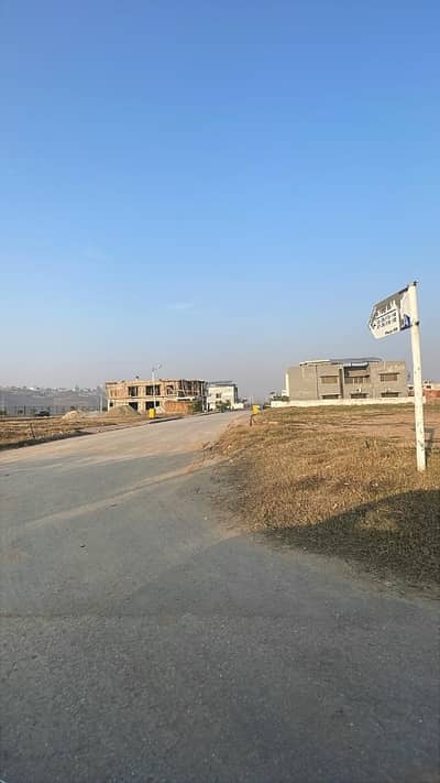 1 Kanal Plot On Prime Location Of Sector A Bahria Town Phase 8