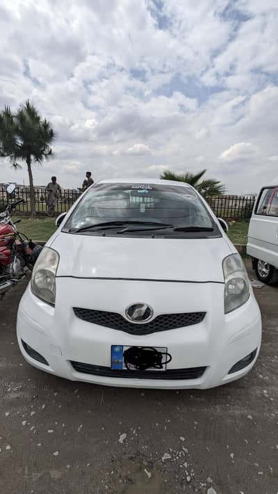 Toyota Vitz 2009 (Import 2013) – Excellent Condition