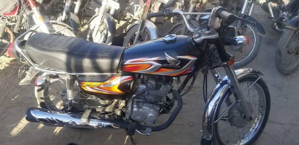 HONDA 125 2022 BLACK GOOD AND CLEAN CONDITION