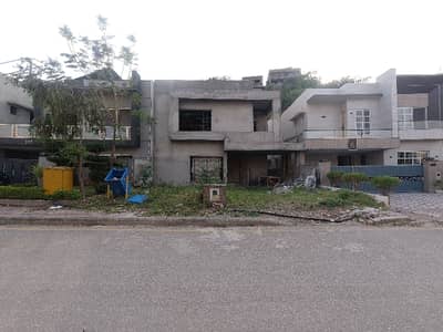 Prime Location In Bahria Greens - Overseas Enclave - Sector 2 Of Rawalpindi, A 10 Marla House Is Available