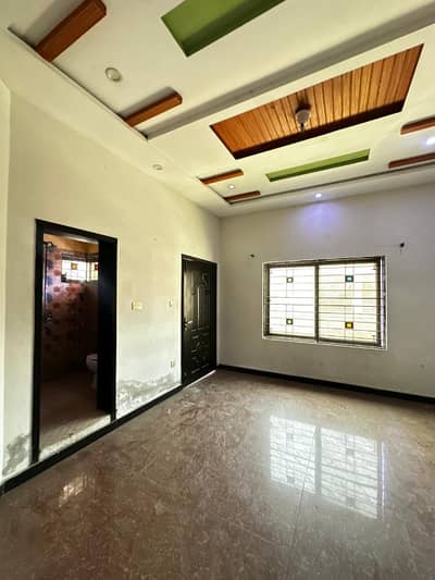 4 MARLA FAMILY FLAT AVAILABLE FOR RENT IN PUNJAB SOCIETY PHASE 2 COLLEGE ROAD LAHORE.