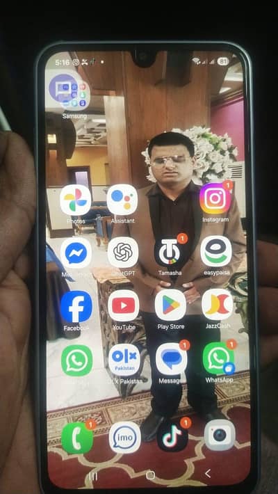 samsung a17 8g+8g ram 256gb. memory