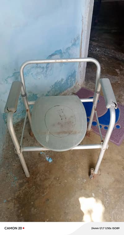 Commode Chair / Patient Potty Chair – Strong Almunium Frame