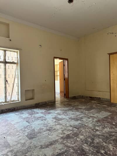 Allama Iqbal Town 10-Marla Prime Location for Silent Office Main Road Park and Masjid.