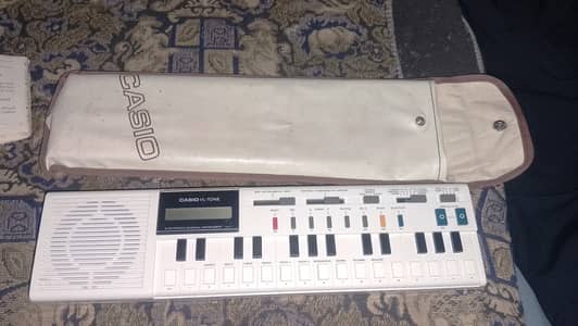 Mini synthesizer keyboard