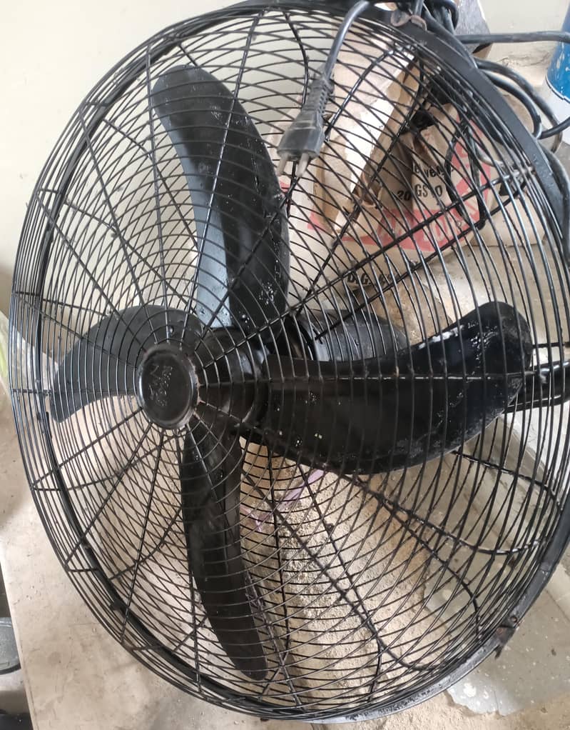 bracket fan 1