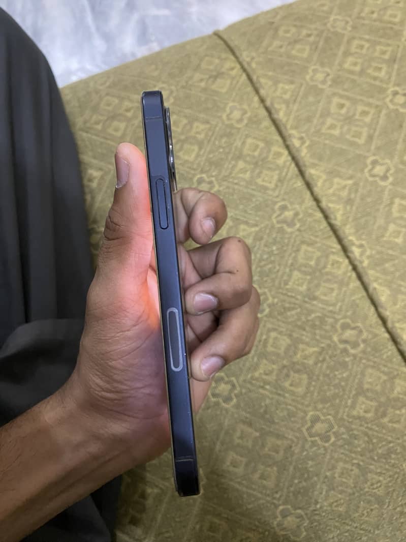 Apple iPhone 12 6
