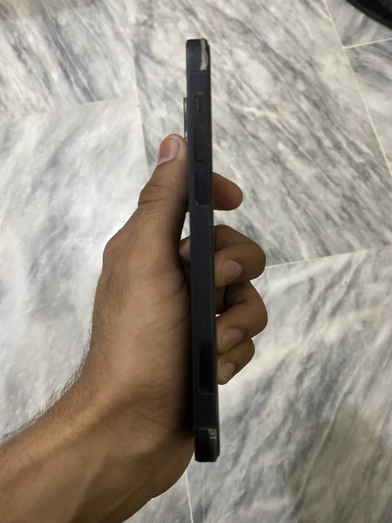 Apple iPhone 12 7