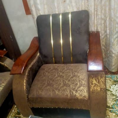 5 seater with center table and sofa cumbed urgent sale