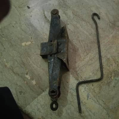 car jack and rod and 1 wheel  of cultus