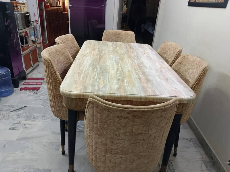 Dining Table/Solid Wood 6-Seater Dining Set – Brand New Condition 1