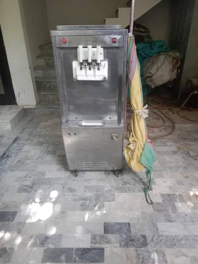 con ice cream machines used