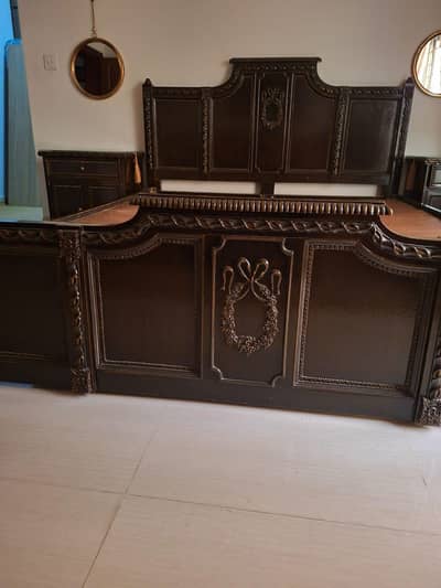 Pure Sheesham Wood Hand-Carved Bed Set with Side Tables