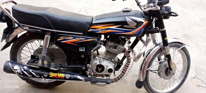 Honda 125.18/19 model all panjab num mera name bike condition dhk la