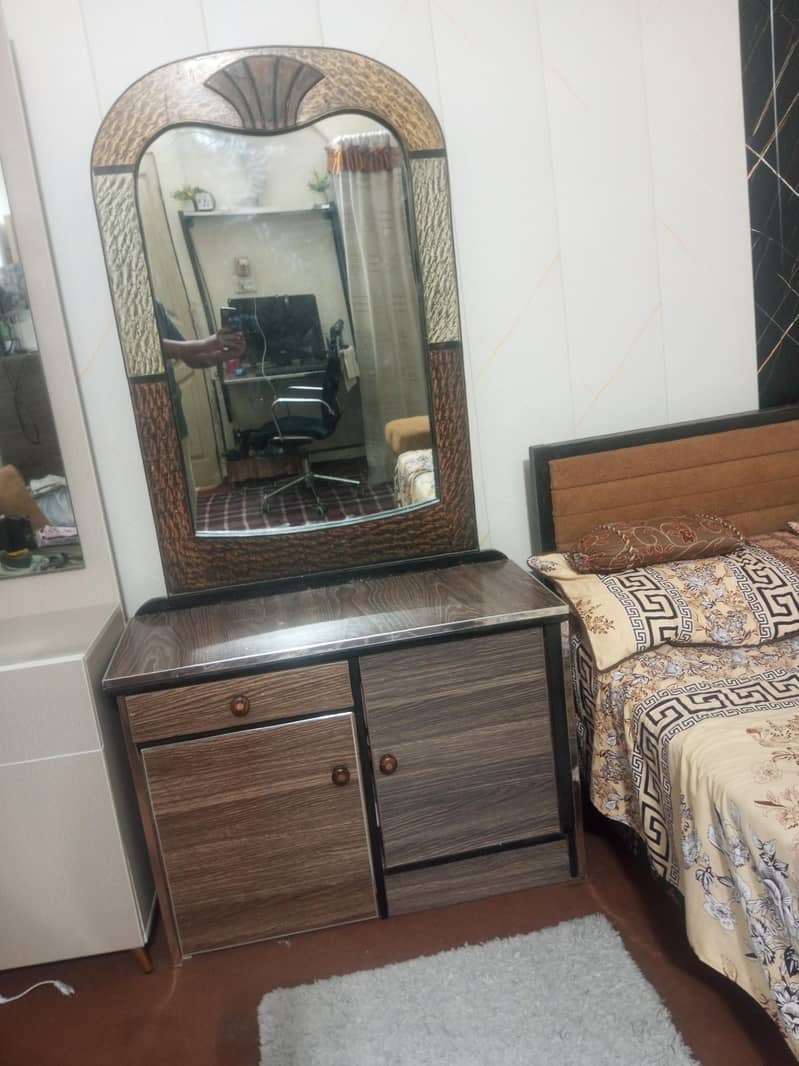 Dressing table 0