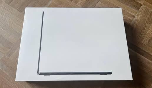MacBook Air M2 Complete Box