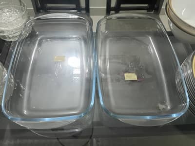 Ice cream set & 2 serving dishes with plastic plates & 2 serving bowls