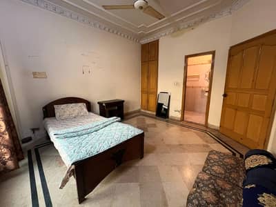 E-11/4 Furnished Rooms available ONLY FOR FEMALES as paying guests