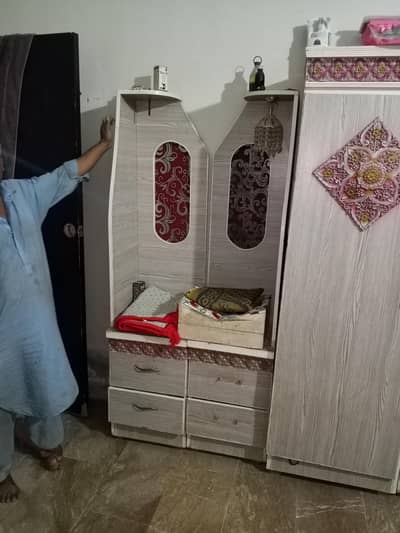 almari h bad h dressing h sab Kuch new Liya tha