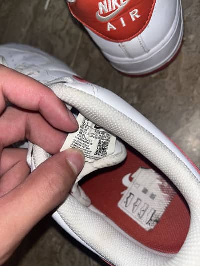 Bhaio 2 dafa use kiye hoye baki zero meter shoes market me 115 dollars