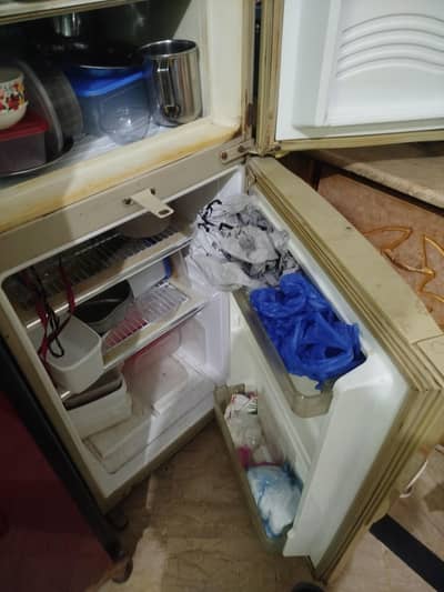 Dawlance Small Size Fridge ( Compressor Out Of Order)
