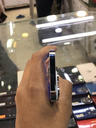 Iphone 14 pro 256 GB water pack good condition weight colour