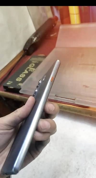 Tecno camon 40 (8/256)