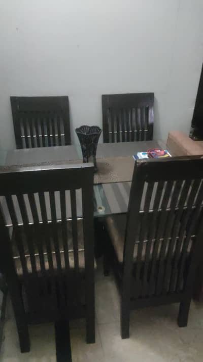 four chairs glass top dining table