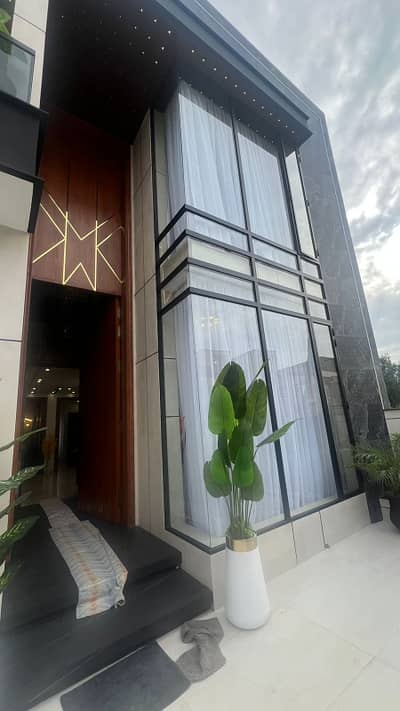 ULTRA LUXURY 10 MARLA HOUSE FOR SALE IN OVERSEAS B BLOCK BAHRIA TOWN LAHORE.