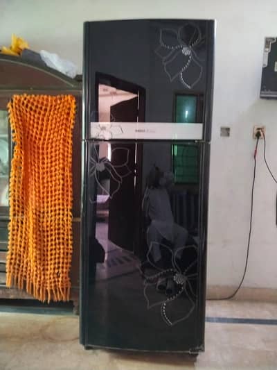 orient large size fridge available for sale