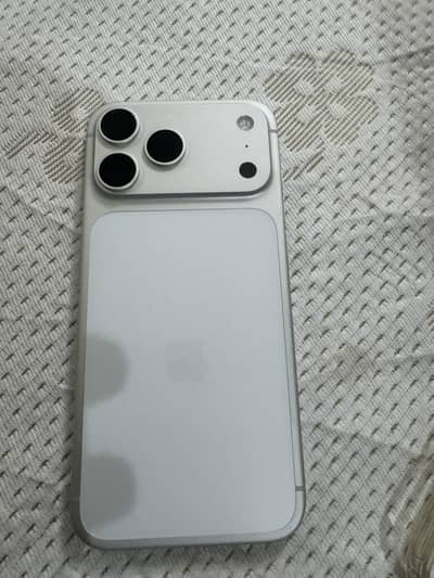 iPhone 17 pro max silver