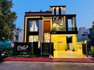 10 Marla Brand New Luxary House Available For Rent In Bahria Town Lahore