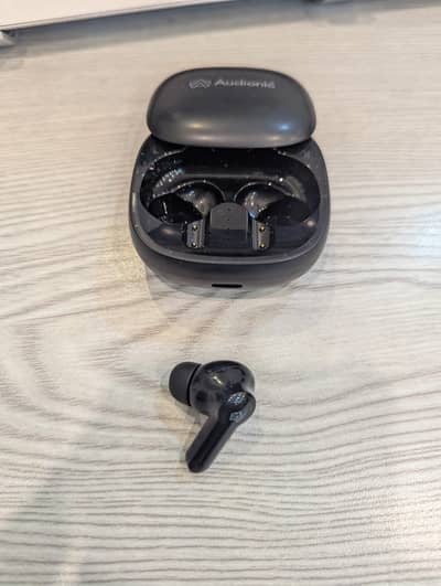 Audionic 550 slider Only left bud available