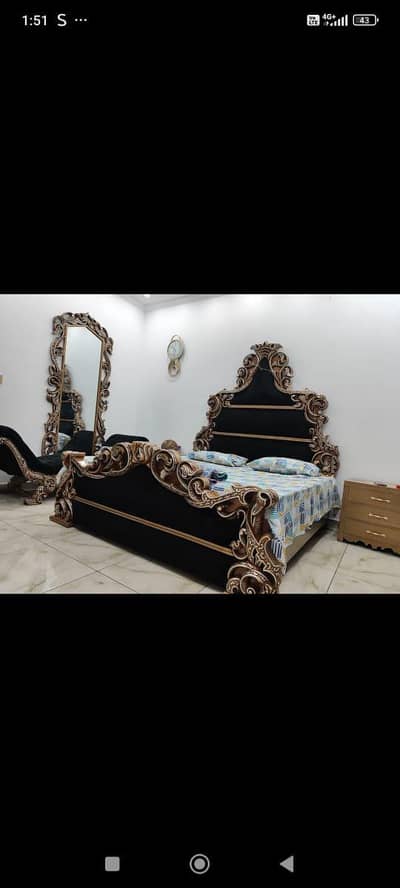 Urgent Sale /Luxurious bed Royal look