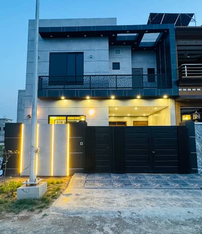 5 Marla Brand New Modern House in P block