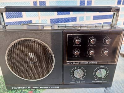 Radio Roberts 3 bands
