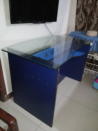 Thick Tempered Glass Sturdy Office / Study / Computer Table
