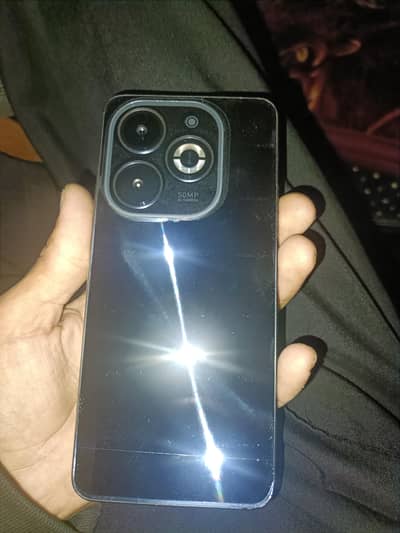 Infinix smart 8 plus 4+4/ 64 gb