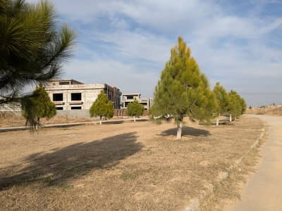 70 ft road corner plot available for sale