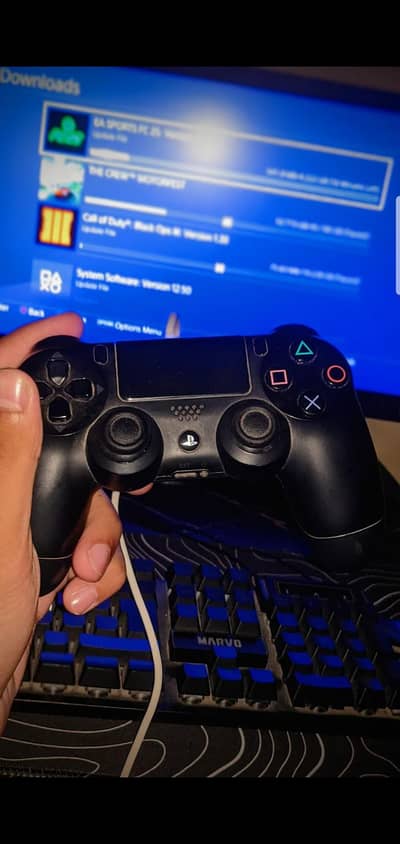 Ps4 500gb USA varient just like new with original controller