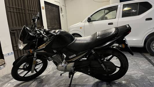 ybr 125 black colour 2021 model