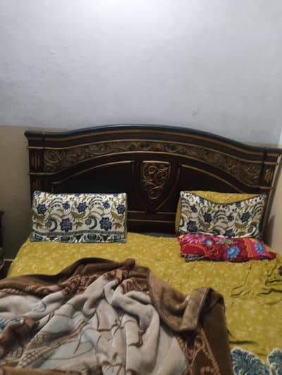 King Bed with Mettree, Dressing Table, Bedward