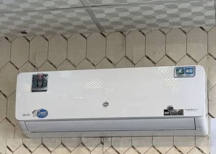 1.5 Ton dc inverter ac in very good condition