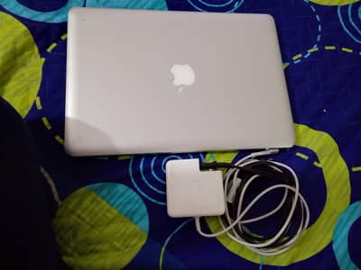 MacBook Pro i5 (8GB RAM / 128GB SSD) Good Condition