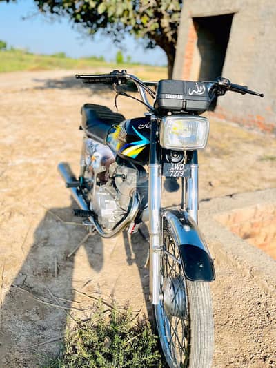 Honda 125 all ok whtsaap number 03497335584