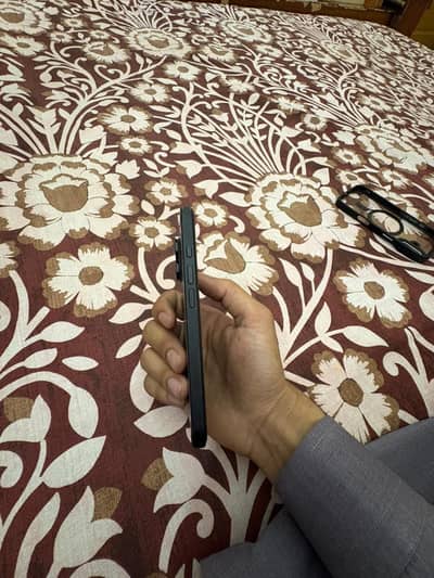 Iphone 16 10/10 condetion