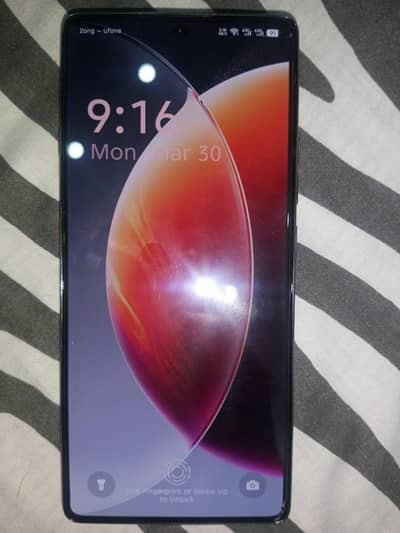 Tecno Camon 40 8 Gb / 256 storage with box and original charger