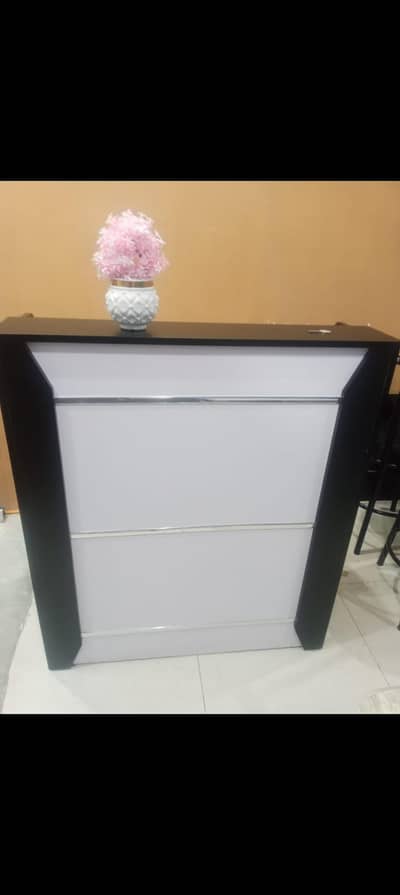 Cash counter for sale